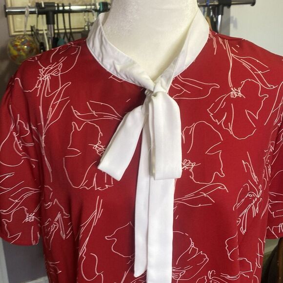 Unique Vintage Women's Top Red Floaral Button Up  Tie Neck Blouse Size 16 1X - Picture 2 of 7